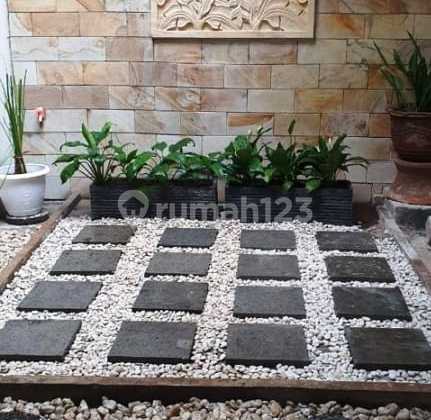 Rumah 2 Lantai Nyaman SHM 3 Kamar Tidur Strategis 2 Carpot Mobil