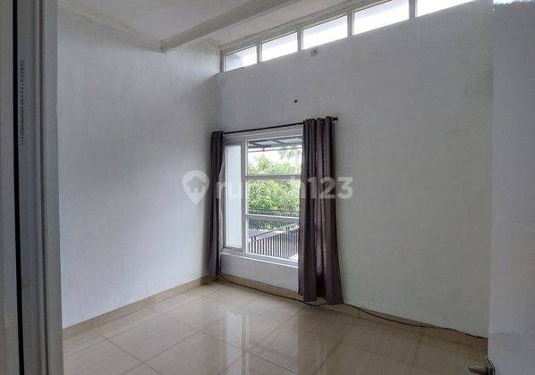 Bu Rumah 2 Lantai Bagus Unfurnished Depan Taman Bukit Golf  2