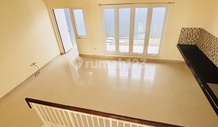 Bu Rumah Bagus Unfurnished Model Split Level 2,5 Lantai 2