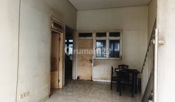 Rumah Butuh Renovasi Unfurnished SHM Lokasi Premium Nyaman  2