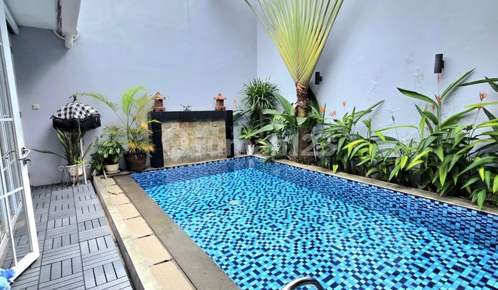 Rumah, 2,5 Lantai, SHM, Dekat Akses Tol Bonus Kolam Renang