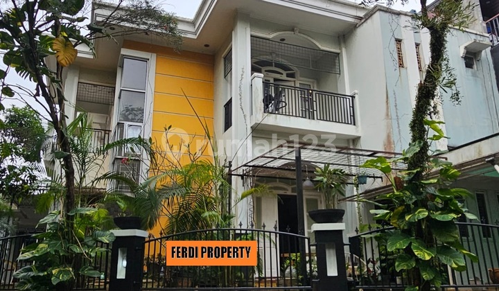 Rumah, 2 Lantai, SHM, Siap Huni Depan Taman Akses 5 Pintu Toll