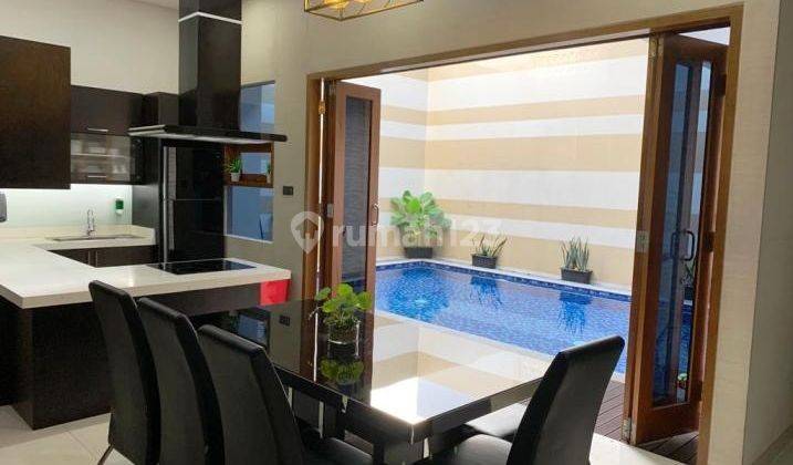 Rumah 2 Lantai Bagus Hook Semi Furnished Kolam Renang Pribadi  1