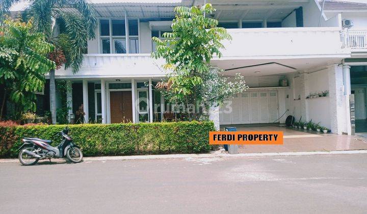 Rumah 2 Lantai Bagus Furnished Bonus Kolam Renang Pribadi  1