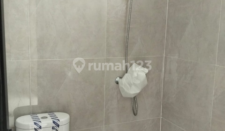 House, 2 Floors, Neat SHM Renovated 4 Bedrooms Flood-Free 2