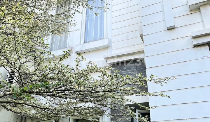 Bu Rumah 2 Lantai Semi Furnished SHM Lt 152 M2 Fasilitas Lengkap 2