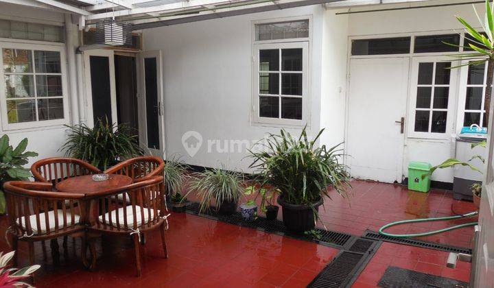 Rumah 2 Lantai Bagus di Jl. Cipedes, Bandung 1