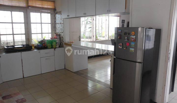 Rumah Gaya Classic 2 Lantai Bagus di Jl.cipedes, Bandung 8