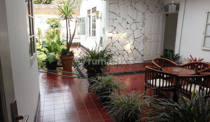 Rumah Gaya Classic 2 Lantai Bagus di Jl.cipedes, Bandung 13