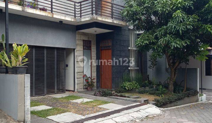 Rumah 2 Lantai Bagus SHM di Jl.cigadung Raya, Bandung 1