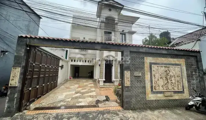 Disewakan Rumah Mewah 3 Lantai Di Condet (PD013609) 1