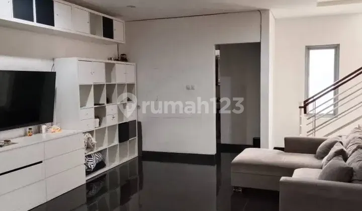 Disewakan Rumah Bagus di Dekat Pim (Pd014011)