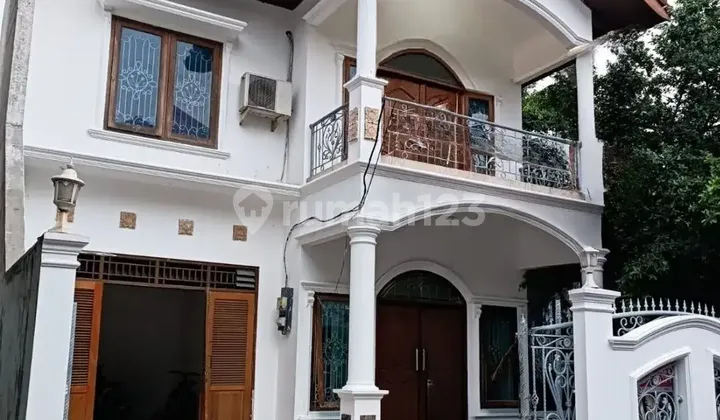 Disewakan Rumah Bagus dan Mewah di Kebayoran Baru (Pd014013)
