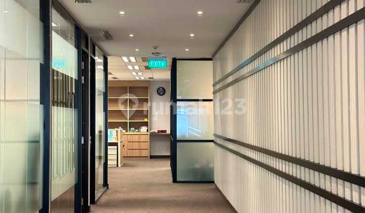 Kantor di DBS Tower 393 M2 Furnished Kantor di DBS Tower 393 M2 Furnished