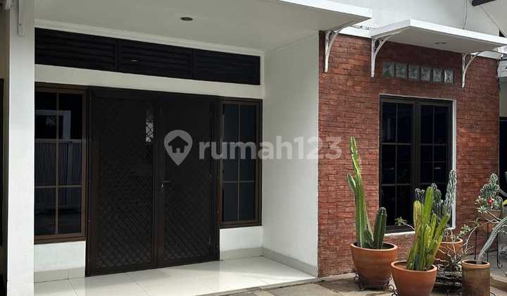 Rumah Senopati 2 Lantai Hadap Timur 3 Kamar Tidur 2