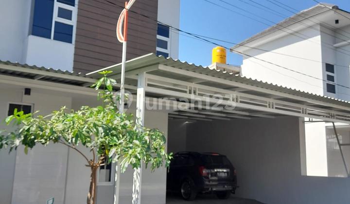 Rumah Mewah 2 Lantai Graha Amerta Kebomas Gresik