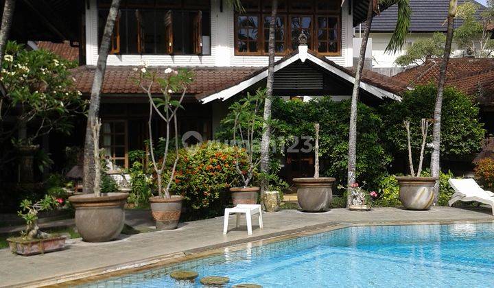 Land and villa for sale cheap SHM 1,800 m² Sanur Denpasar 1