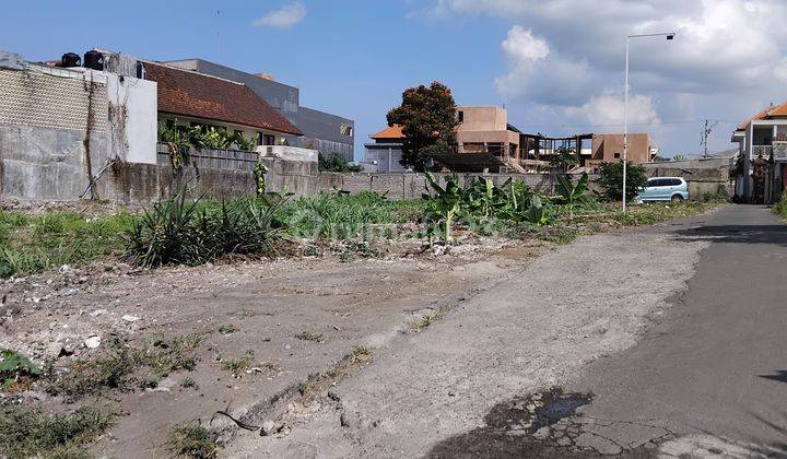 Land for sale on Jl Batu Bolong Beach Canggu 3295 m² SHM 2