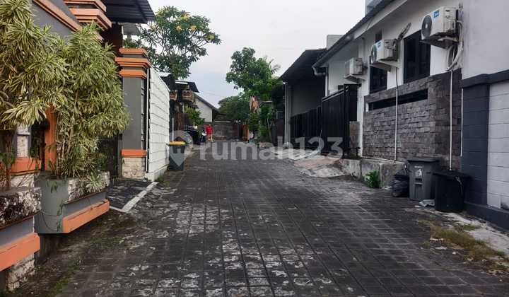 2-Story Minimalist House with Wide Road Access on Gatot Subroto 2-Story Minimalist House with Wide Road Access on Gatot Subroto