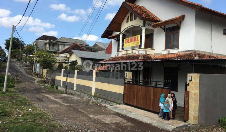 Nice 2 Storey House Unfurnished SHM on Jl Gatsu Barat, Denpasar 2