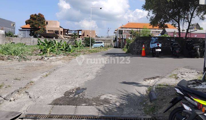 Land for sale on Jl Batu Bolong Beach Canggu 3295 m² SHM 1