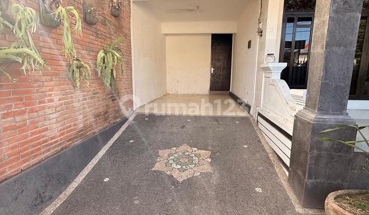 Semi-Detached House in Gasu Denpasar Suitable for Offices and Residences Semi-Detached House in Gasu Denpasar Suitable for Offices and Residences