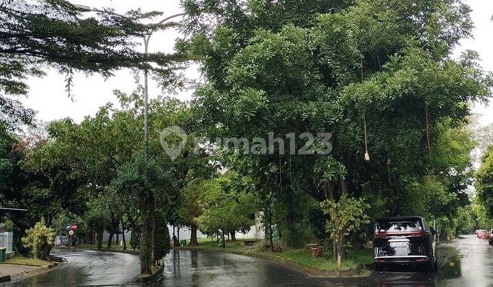 2-Story House in Giriloka, 300 Square Meters, Comfortable and Flood-Free Complex, Close to the Highway