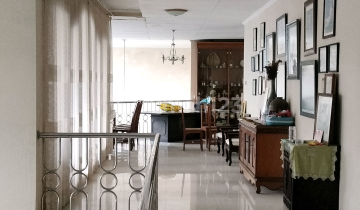 Rumah dengan Luas Tanah Diatas 700 Meter Lokasi Nyaman Jalan Utama