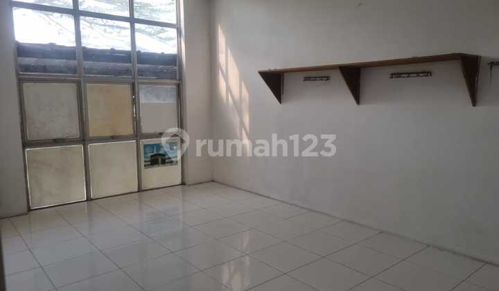 Ready-to-Use Warehouse in Taman Tekno BSD, with Freight Elevator and Office.