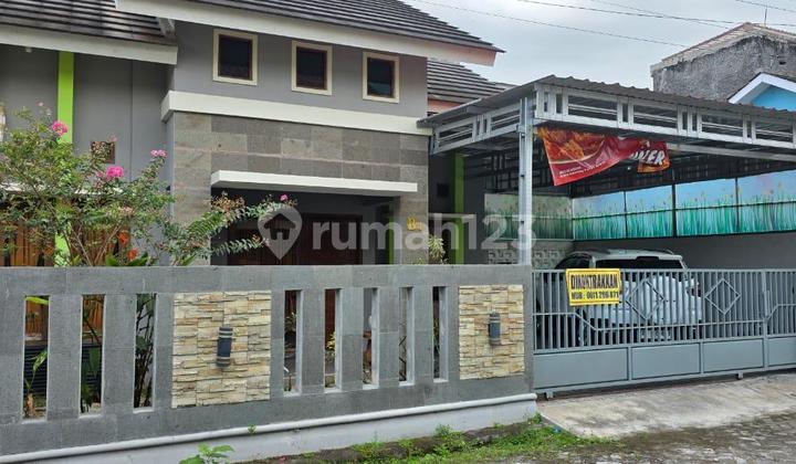 Rumah 2 Kamar Tidur dengan Carport Ber Kanopi Muat 2 Mobil
