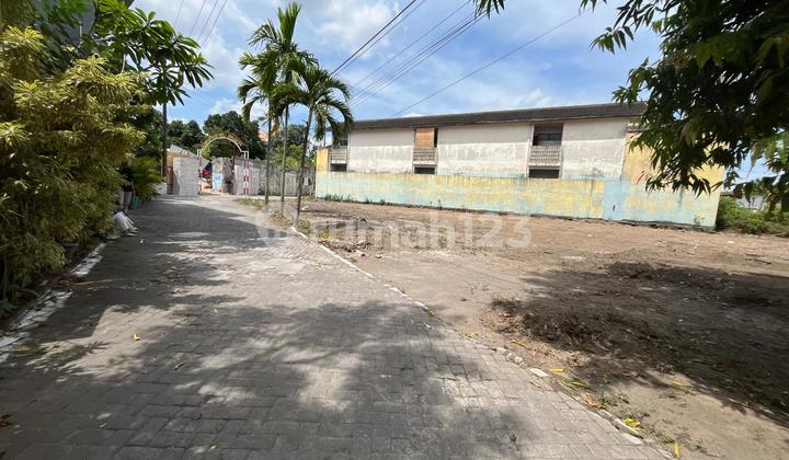 The land in Sleman near UGM in Pogung is suitable for residences and boarding houses.