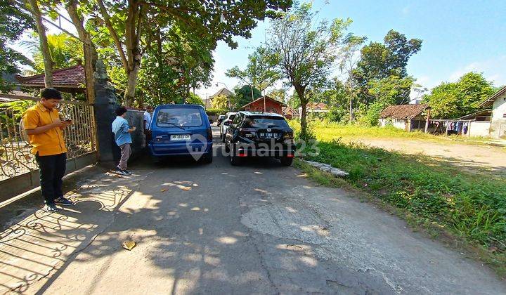 Tanah Hook Tepi Aspal Dekat Uii Kaliurang Yogyakarta 1