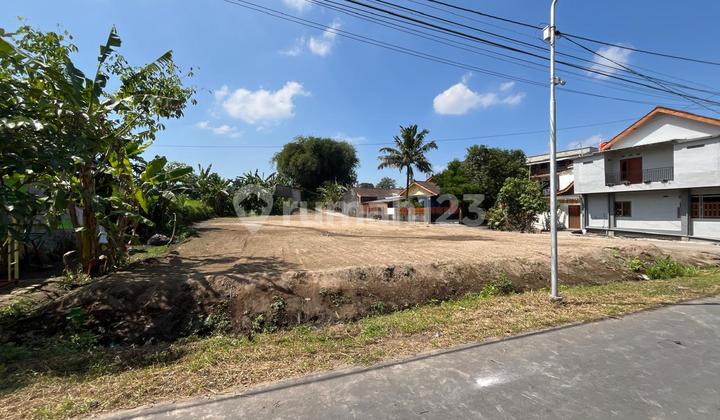 Tanah Utara Ugm Dijual Cepat, Mobil Papasan di Jl Kaliurang KM 9