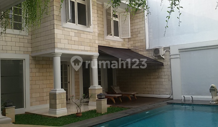 Luxury House Near JIS in Pondok Indah Luxury House Near JIS in Pondok Indah