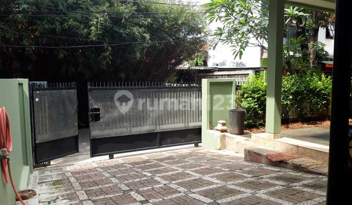 House for rent can be used as an office in Kebayoran Baru House for rent can be used as an office in Kebayoran Baru
