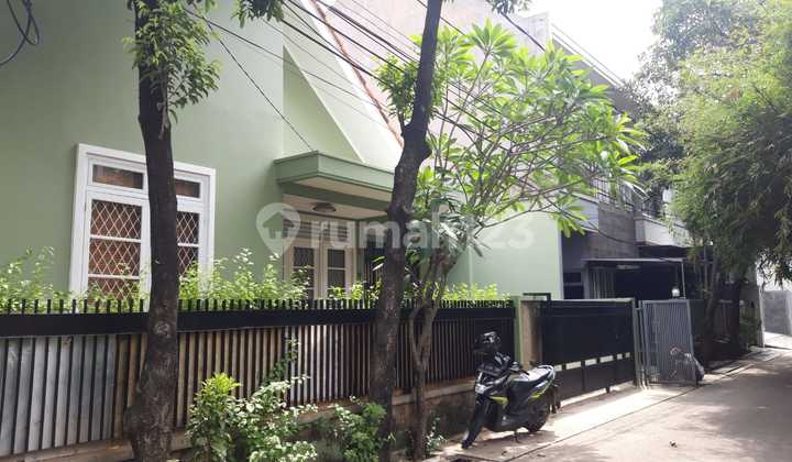 Rumah disewa bisa untuk kantor di kebayoran Baru  2