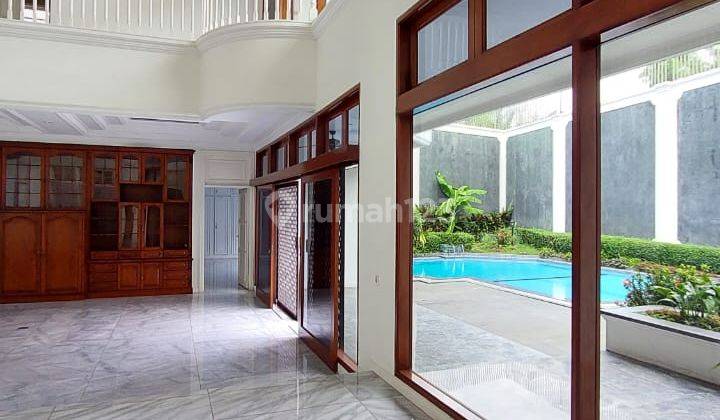 Cozy White House in Pondok Indah Close to JIS 1