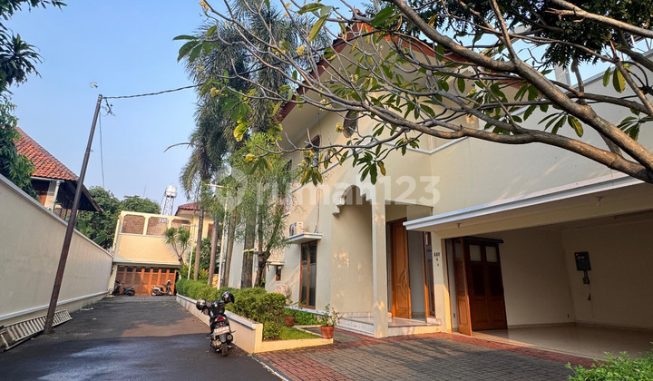 For Rent Nice House, Comfortable, And Quiet Location In Compound In Kemang