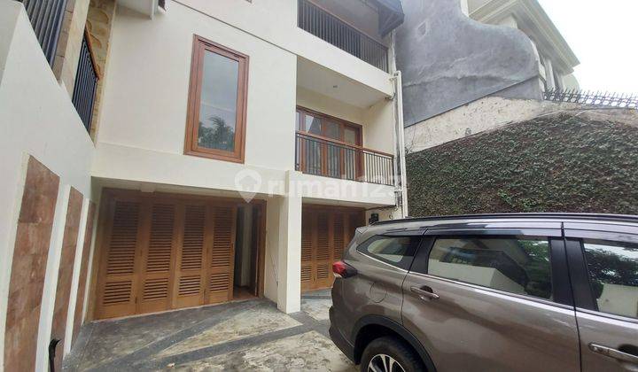 Rumah Disewa Di Kebayoran Baru, 5 Menit Ke Scbd Sudirman 2