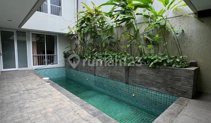 Semifurnished Luxury House in Kebayoran Baru Near Senopati Area Semifurnished Luxury House in Kebayoran Baru Near Senopati Area