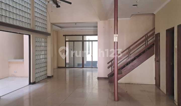 House for Rent in Kebayoran Baru Suitable for Office