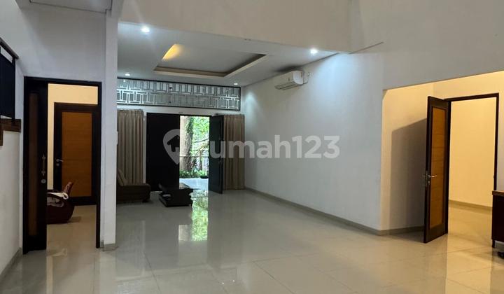 Rental House in Kebayoran Baru Suitable for Silent Office Rental House in Kebayoran Baru Suitable for Silent Office