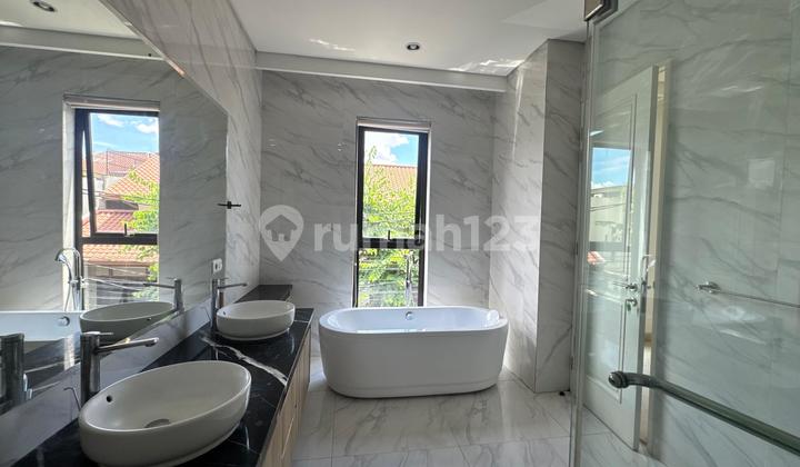 Rumah di Senopati , Kebayoran Baru, Dekat Scbd