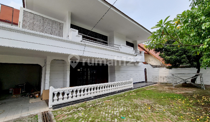 Can Be Used as an Office, Walking Distance to Gatot Subroto, Plenty of Parking 2