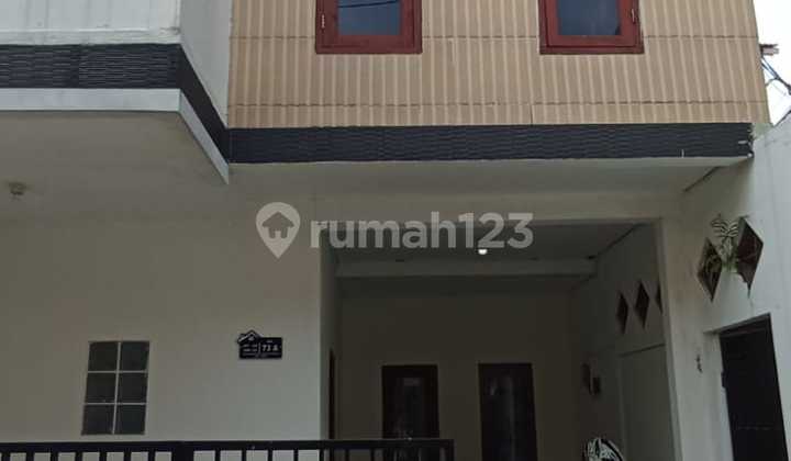 House in Cipedak Jagakarsa, Move-In Ready, Single Car Access Road.