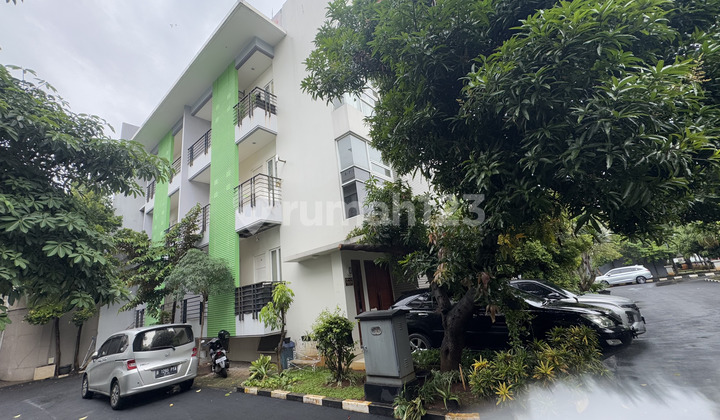 Jual Rumah Kost di Gatot Subroto - Dalam Komplek, 12 Kamar, Good Invest! Jual Rumah Kost di Gatot Subroto - Dalam Komplek, 12 Kamar, Good Invest!