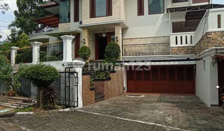 Jual Rumah Villa Cinere Mas - Mewah, Pool, Cocok Rumah Keluarga