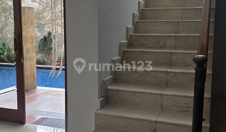Rumah 2 Lantai Cipete, Tenang, Luas & Ada Kolam Renang! 2