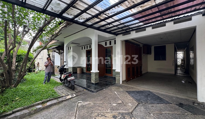 Disewakan Rumah Luas di Kebayoran Baru area Gandaria – Bisa untuk Silent Office, Lokasi Strategis Disewakan Rumah Luas di Kebayoran Baru area Gandaria – Bisa untuk Silent Office, Lokasi Strategis