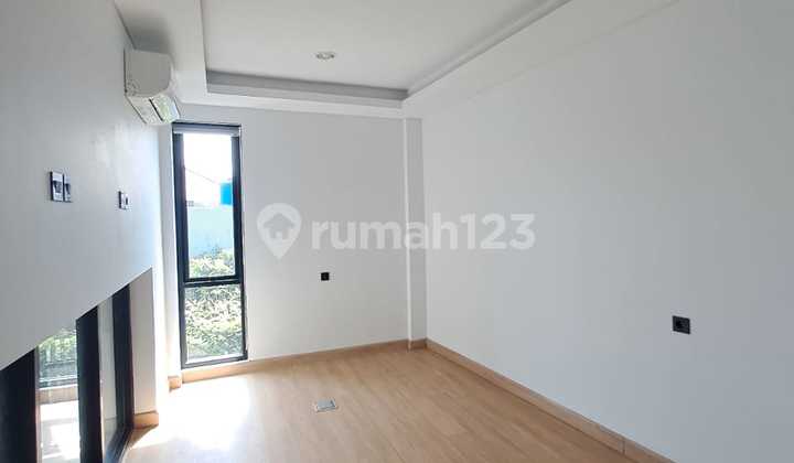 Rumah Mewah 3.5 Lantai Dijual di Area Premium Kemang – Super Eksklusif 2